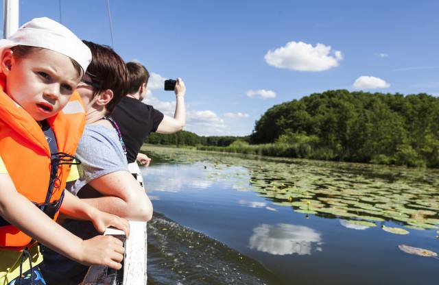 Floßfahrt mit Kindern am Labussee